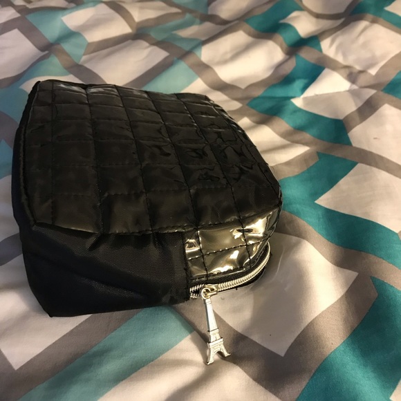 New Lancôme cosmetics bags. Looks like plastic - Picture 6 of 8